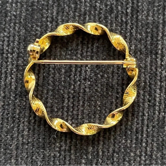 Gold Plated Small Twisted Hoop Brooch Pin - Picture 5 of 8